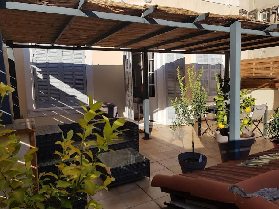Superbe 2 Pieces Avec Grande Terrasse, Classe *** *